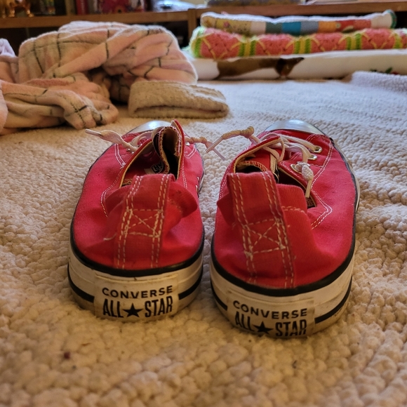 Red Converse Lowtop - Picture 3 of 4